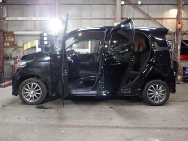 N-WGNカスタムG 4WD　TV・B/T・Bカメラ・HID・ETC・Aストップ　スマートキー・プッシュスタート・フォグランプ・ベンチシート・アイドリングストップ・社外エンスタ 660