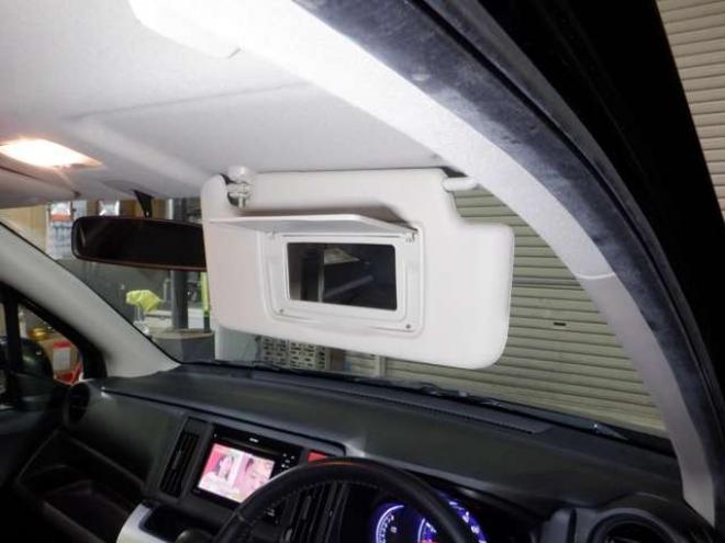 N-WGNカスタムG 4WD　TV・B/T・Bカメラ・HID・ETC・Aストップ　スマートキー・プッシュスタート・フォグランプ・ベンチシート・アイドリングストップ・社外エンスタ 660