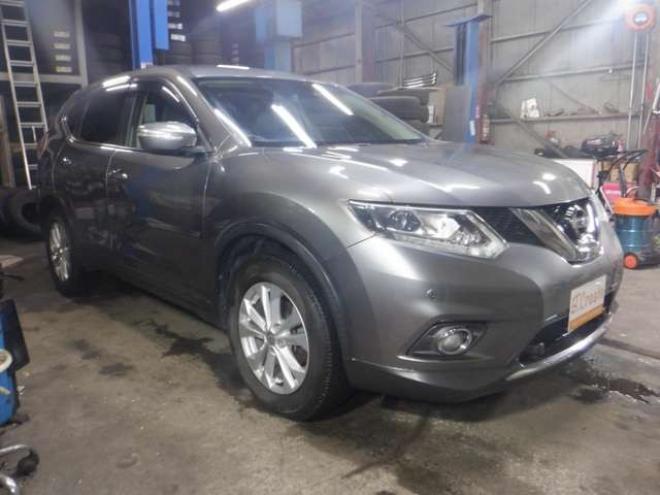 エクストレイル2.0 20X エマージェンシーブレーキパッケージ 2列車 4WD　ナビ・TV・Bluetooth・Bカメラ・LEDヘッド・プッシュスタート・LEDヘッドライト・エマブレ・クリアランスソナー・前席シートヒーター・レーンキープ 2000