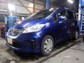 フリード　1.5 G ジャストセレクション 4WD　Bluetoothオーディオ・ETC・両側パワスラ・ワイパーデアイサー・HID・スマートキー・ドアバイザー・ナビ・B/T・TV・バックカメラ 1500