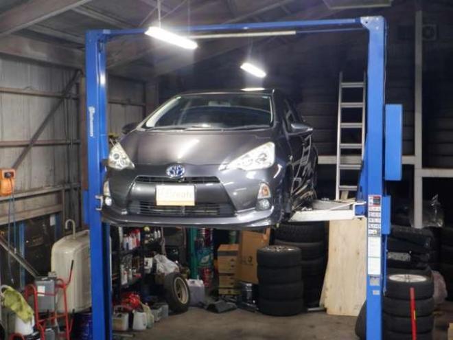 アクア1.5 G ブラックソフトレザーセレクション　本州仕入・ナビ・TV・B/T・レザーシート・本州仕入・純正エアロ・シートヒーター・ステアリングスイッチ・バックカメラ・スマートキー・プッシュスタート 2WD 1500