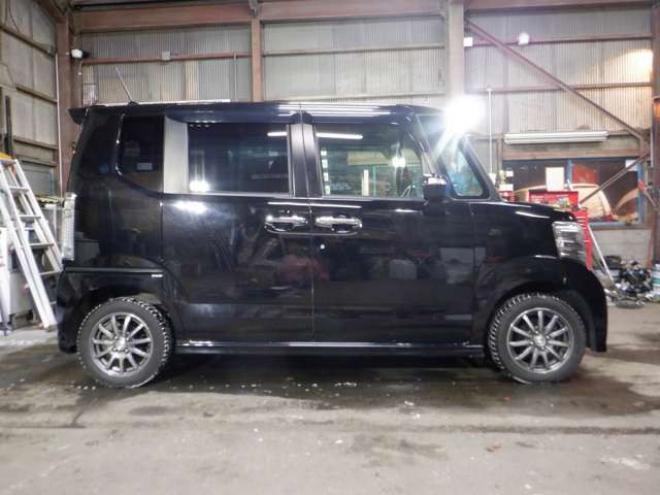 N-BOXカスタムG ターボSSパッケージ 4WD　ナビ・TV・Bluetooth・Bカメラ・両側電動・車検新規2年・ターボ・リアモニター・前席シートヒーター・CTBA・Aストップ・HID・オートライト 660