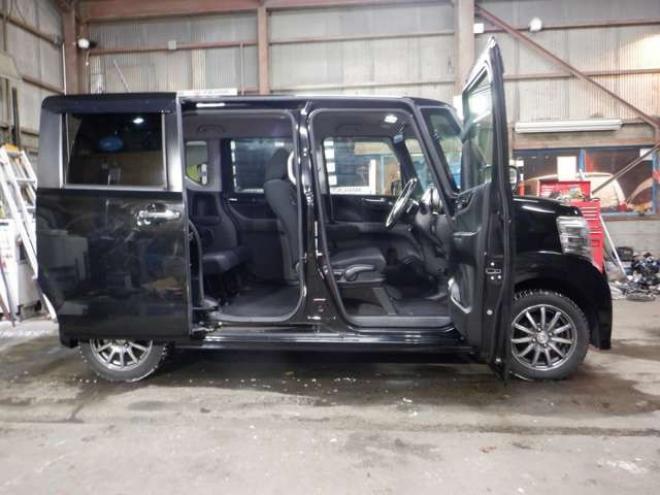 N-BOXカスタムG ターボSSパッケージ 4WD　ナビ・TV・Bluetooth・Bカメラ・両側電動・車検新規2年・ターボ・リアモニター・前席シートヒーター・CTBA・Aストップ・HID・オートライト 660