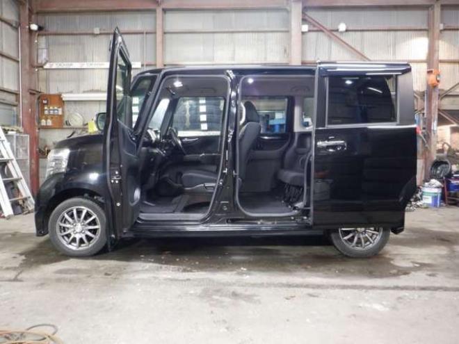 N-BOXカスタムG ターボSSパッケージ 4WD　ナビ・TV・Bluetooth・Bカメラ・両側電動・車検新規2年・ターボ・リアモニター・前席シートヒーター・CTBA・Aストップ・HID・オートライト 660