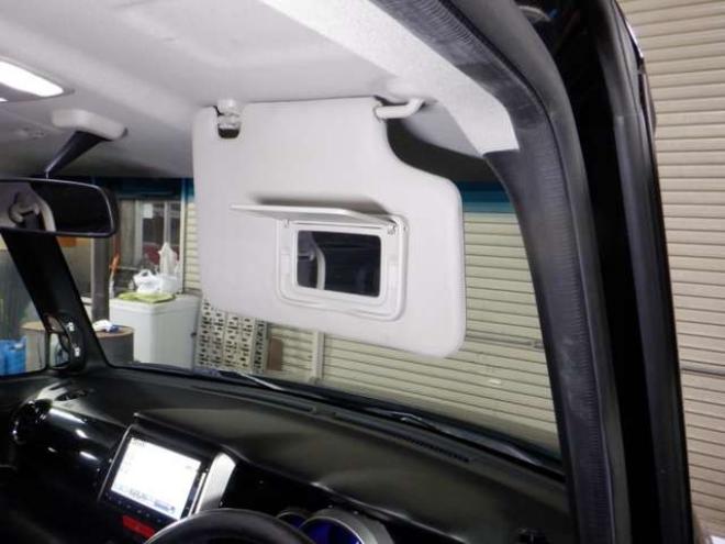 N-BOXカスタムG ターボSSパッケージ 4WD　ナビ・TV・Bluetooth・Bカメラ・両側電動・車検新規2年・ターボ・リアモニター・前席シートヒーター・CTBA・Aストップ・HID・オートライト 660