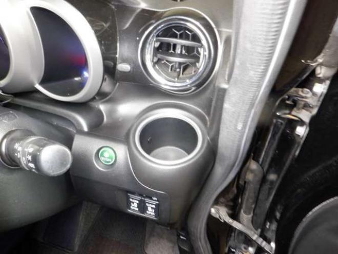 N-BOXカスタムG ターボSSパッケージ 4WD　ナビ・TV・Bluetooth・Bカメラ・両側電動・車検新規2年・ターボ・リアモニター・前席シートヒーター・CTBA・Aストップ・HID・オートライト 660