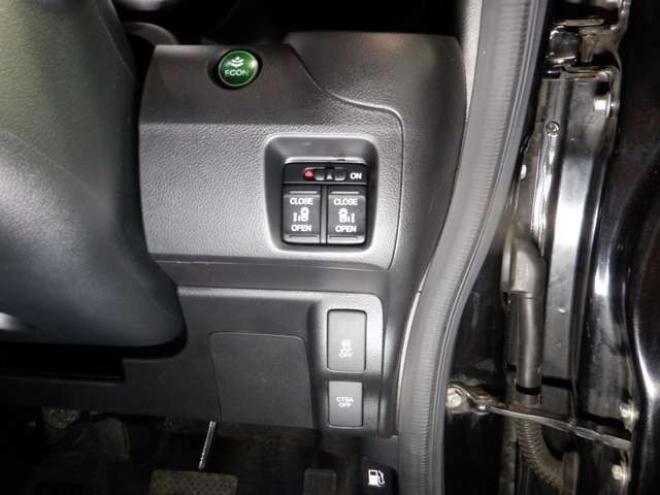 N-BOXカスタムG ターボSSパッケージ 4WD　ナビ・TV・Bluetooth・Bカメラ・両側電動・車検新規2年・ターボ・リアモニター・前席シートヒーター・CTBA・Aストップ・HID・オートライト 660