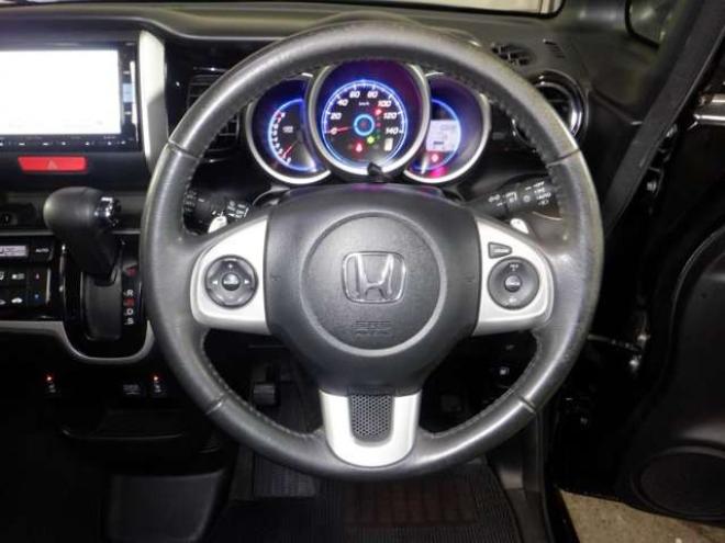 N-BOXカスタムG ターボSSパッケージ 4WD　ナビ・TV・Bluetooth・Bカメラ・両側電動・車検新規2年・ターボ・リアモニター・前席シートヒーター・CTBA・Aストップ・HID・オートライト 660