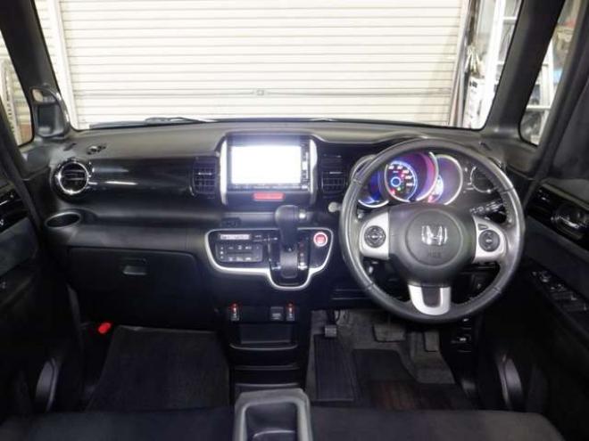 N-BOXカスタムG ターボSSパッケージ 4WD　ナビ・TV・Bluetooth・Bカメラ・両側電動・車検新規2年・ターボ・リアモニター・前席シートヒーター・CTBA・Aストップ・HID・オートライト 660