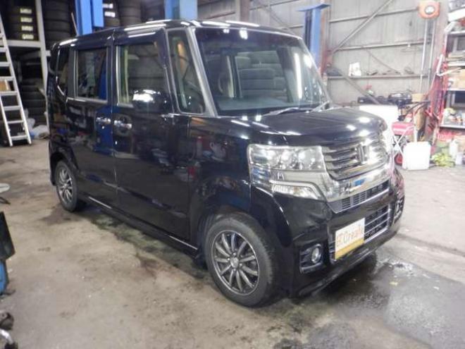 N-BOXカスタムG ターボSSパッケージ 4WD　ナビ・TV・Bluetooth・Bカメラ・両側電動・車検新規2年・ターボ・リアモニター・前席シートヒーター・CTBA・Aストップ・HID・オートライト 660