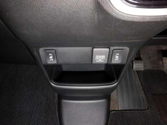 N-BOXカスタムG ターボSSパッケージ 4WD　ナビ・TV・Bluetooth・Bカメラ・両側電動・車検新規2年・ターボ・リアモニター・前席シートヒーター・CTBA・Aストップ・HID・オートライト 660