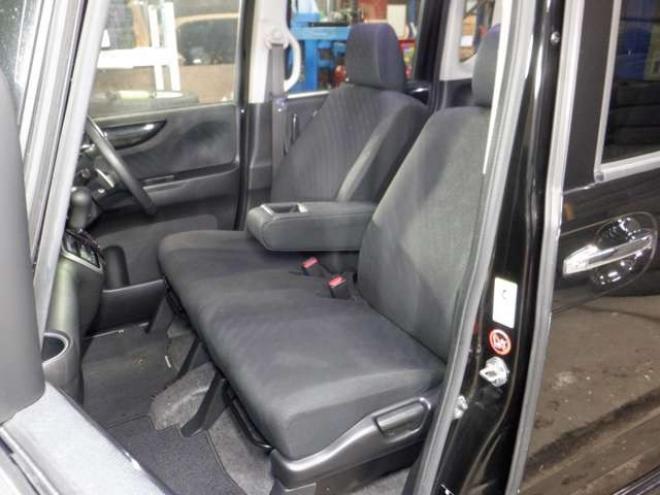 N-BOXカスタムG ターボSSパッケージ 4WD　ナビ・TV・Bluetooth・Bカメラ・両側電動・車検新規2年・ターボ・リアモニター・前席シートヒーター・CTBA・Aストップ・HID・オートライト 660