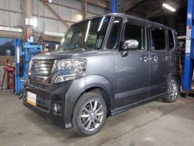 N-BOX　カスタムG ターボパッケージ 4WD　ナビ・TV・B/T・両側パワスラ・ETC・HID・本州仕入・ターボ・4WD・クルコン・ステアリングスイッチ・フォグ・スマートキー・プッシュスタート 660