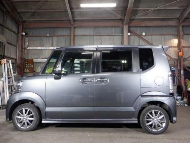 N-BOXカスタムG ターボパッケージ 4WD　ナビ・TV・B/T・両側パワスラ・ETC・HID・本州仕入・ターボ・4WD・クルコン・ステアリングスイッチ・フォグ・スマートキー・プッシュスタート 660