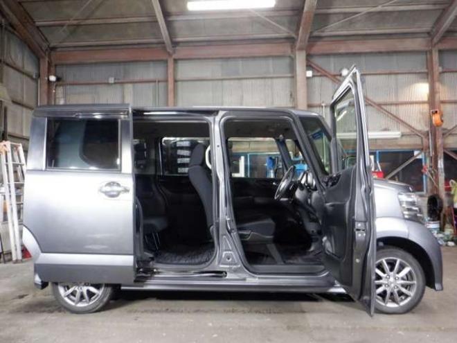 N-BOXカスタムG ターボパッケージ 4WD　ナビ・TV・B/T・両側パワスラ・ETC・HID・本州仕入・ターボ・4WD・クルコン・ステアリングスイッチ・フォグ・スマートキー・プッシュスタート 660