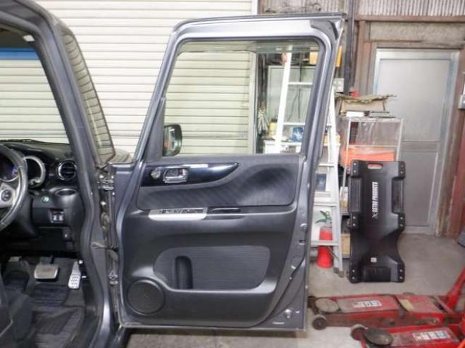 N-BOXカスタムG ターボパッケージ 4WD　ナビ・TV・B/T・両側パワスラ・ETC・HID・本州仕入・ターボ・4WD・クルコン・ステアリングスイッチ・フォグ・スマートキー・プッシュスタート 660