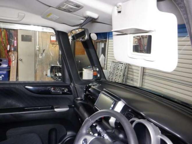 N-BOXカスタムG ターボパッケージ 4WD　ナビ・TV・B/T・両側パワスラ・ETC・HID・本州仕入・ターボ・4WD・クルコン・ステアリングスイッチ・フォグ・スマートキー・プッシュスタート 660