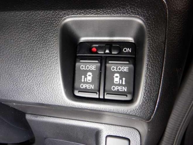 N-BOXカスタムG ターボパッケージ 4WD　ナビ・TV・B/T・両側パワスラ・ETC・HID・本州仕入・ターボ・4WD・クルコン・ステアリングスイッチ・フォグ・スマートキー・プッシュスタート 660