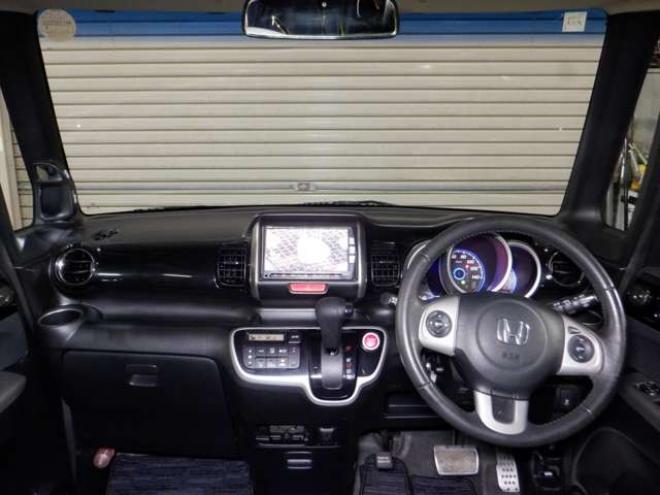 N-BOXカスタムG ターボパッケージ 4WD　ナビ・TV・B/T・両側パワスラ・ETC・HID・本州仕入・ターボ・4WD・クルコン・ステアリングスイッチ・フォグ・スマートキー・プッシュスタート 660