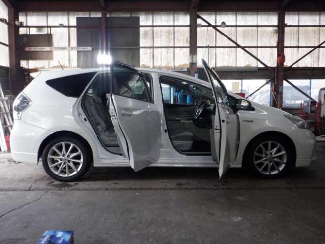 プリウスα1.8 G ツーリングセレクション スカイライトパッケージ　本州仕入・ナビ・TV・B/T・フロントカメラ・バックカメラ・LEDヘッドライト・スカイライトルーフ・スマートキー・プッシュスタート・クルコン・ETC・フォグランプ・ 2WD 1800