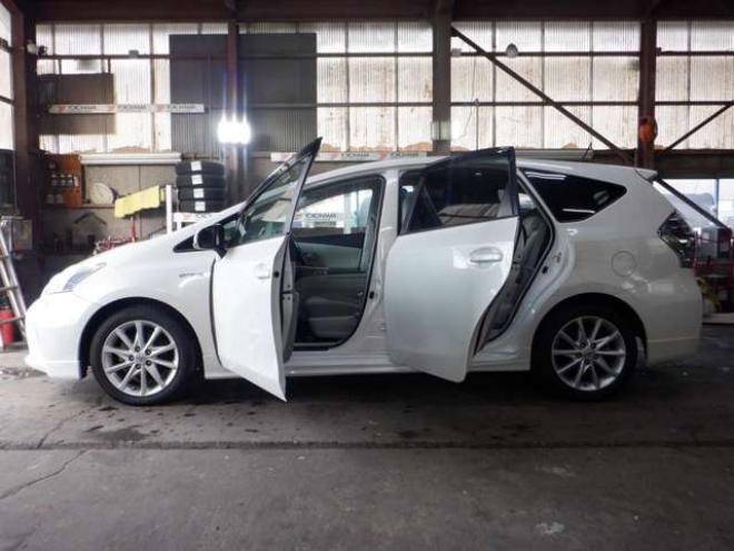 プリウスα1.8 G ツーリングセレクション スカイライトパッケージ　本州仕入・ナビ・TV・B/T・フロントカメラ・バックカメラ・LEDヘッドライト・スカイライトルーフ・スマートキー・プッシュスタート・クルコン・ETC・フォグランプ・ 2WD 1800