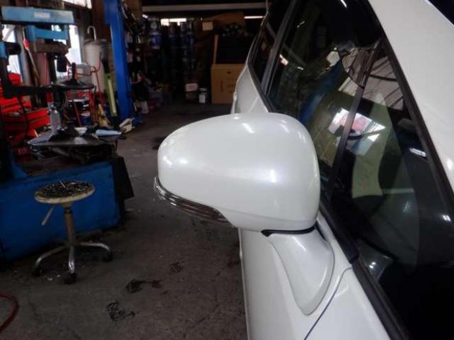 プリウスα1.8 G ツーリングセレクション スカイライトパッケージ　本州仕入・ナビ・TV・B/T・フロントカメラ・バックカメラ・LEDヘッドライト・スカイライトルーフ・スマートキー・プッシュスタート・クルコン・ETC・フォグランプ・ 2WD 1800