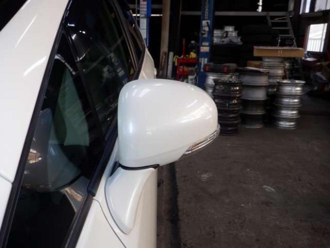 プリウスα1.8 G ツーリングセレクション スカイライトパッケージ　本州仕入・ナビ・TV・B/T・フロントカメラ・バックカメラ・LEDヘッドライト・スカイライトルーフ・スマートキー・プッシュスタート・クルコン・ETC・フォグランプ・ 2WD 1800