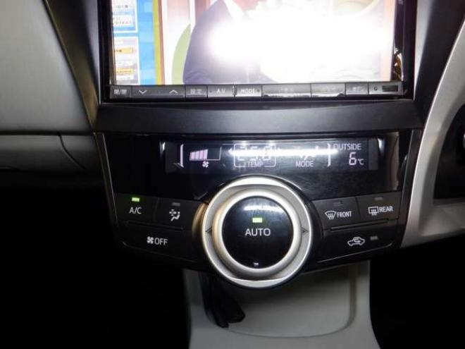 プリウスα1.8 G ツーリングセレクション スカイライトパッケージ　本州仕入・ナビ・TV・B/T・フロントカメラ・バックカメラ・LEDヘッドライト・スカイライトルーフ・スマートキー・プッシュスタート・クルコン・ETC・フォグランプ・ 2WD 1800