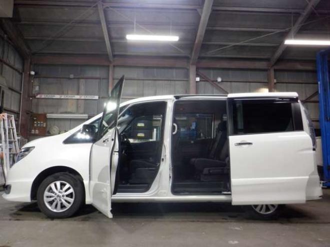 セレナ2.0 ハイウェイスター 4WD　本州仕入・ナビ・TV・Bカメラ・パワスラ・車検新規2年・リア修復済・後期型・エマブレ・リアモニター・ETC・クルコン・アイドリングストップ 2000