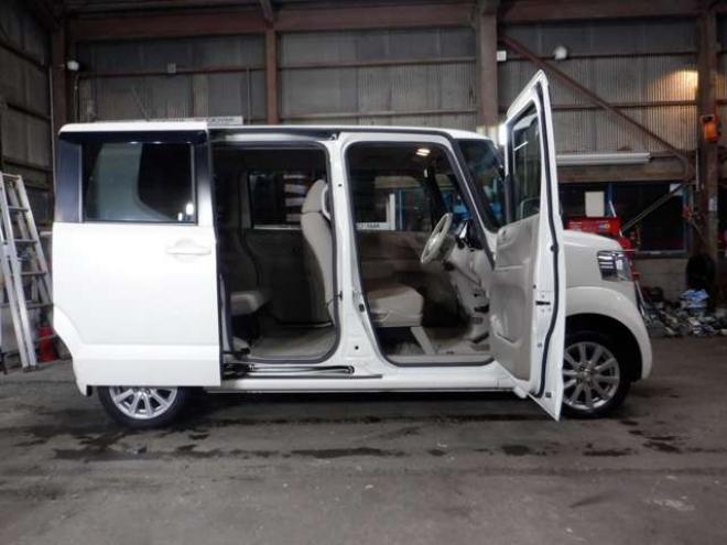 N-BOXG Lパッケージ 4WD　本州仕入・ナビ・TV・Bカメラ・両側電動 660