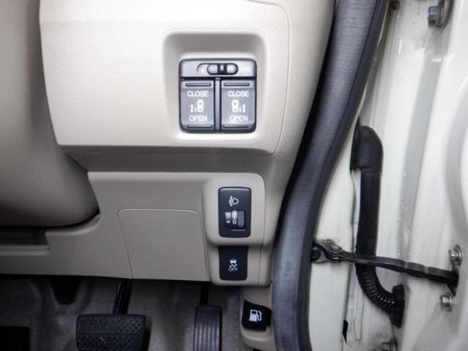 N-BOXG Lパッケージ 4WD　本州仕入・ナビ・TV・Bカメラ・両側電動 660