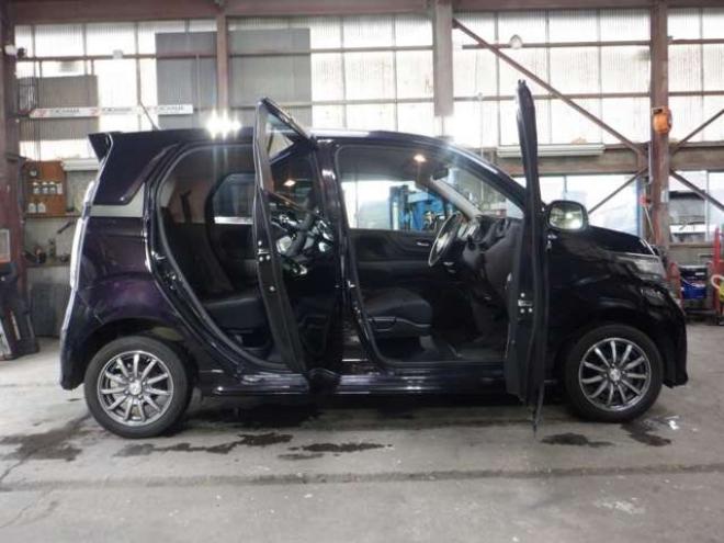 N-WGNカスタムG 4WD　ナビ　TV　B/T　アイドリングストップ　スマートキー　プッシュスタート　HID　ETC　DVD再生　ベンチシート　フォグランプ　ドアバイザー　純正AW　オートライト 660