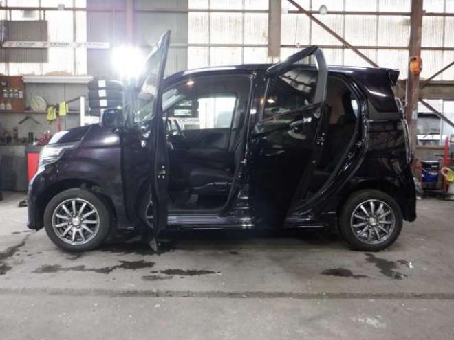 N-WGNカスタムG 4WD　ナビ　TV　B/T　アイドリングストップ　スマートキー　プッシュスタート　HID　ETC　DVD再生　ベンチシート　フォグランプ　ドアバイザー　純正AW　オートライト 660