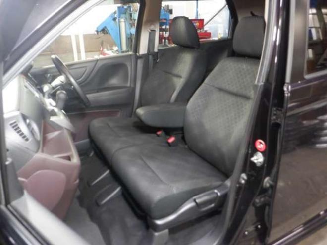 N-WGNカスタムG 4WD　ナビ　TV　B/T　アイドリングストップ　スマートキー　プッシュスタート　HID　ETC　DVD再生　ベンチシート　フォグランプ　ドアバイザー　純正AW　オートライト 660