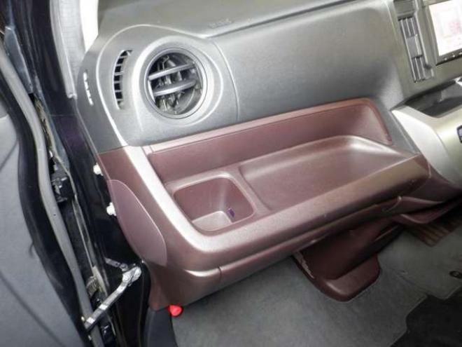 N-WGNカスタムG 4WD　ナビ　TV　B/T　アイドリングストップ　スマートキー　プッシュスタート　HID　ETC　DVD再生　ベンチシート　フォグランプ　ドアバイザー　純正AW　オートライト 660