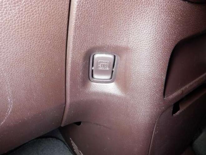 N-WGNカスタムG 4WD　ナビ　TV　B/T　アイドリングストップ　スマートキー　プッシュスタート　HID　ETC　DVD再生　ベンチシート　フォグランプ　ドアバイザー　純正AW　オートライト 660