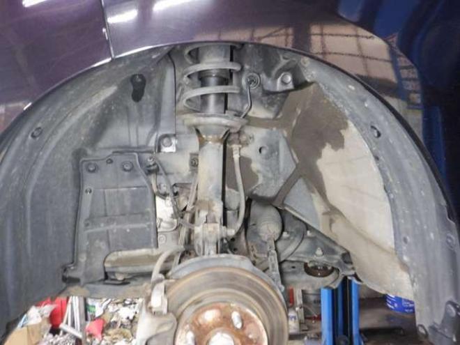 N-WGNカスタムG 4WD　ナビ　TV　B/T　アイドリングストップ　スマートキー　プッシュスタート　HID　ETC　DVD再生　ベンチシート　フォグランプ　ドアバイザー　純正AW　オートライト 660