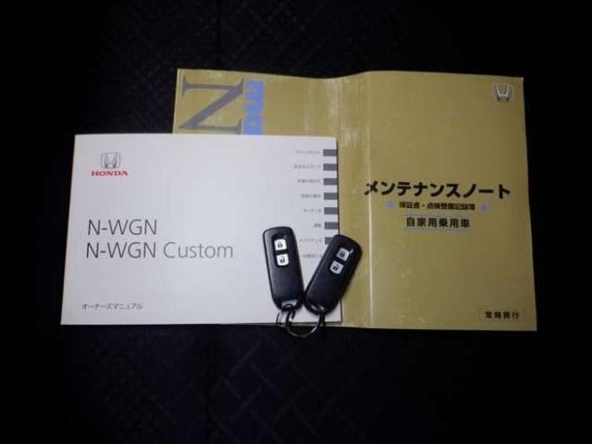 N-WGNカスタムG 4WD　ナビ　TV　B/T　アイドリングストップ　スマートキー　プッシュスタート　HID　ETC　DVD再生　ベンチシート　フォグランプ　ドアバイザー　純正AW　オートライト 660
