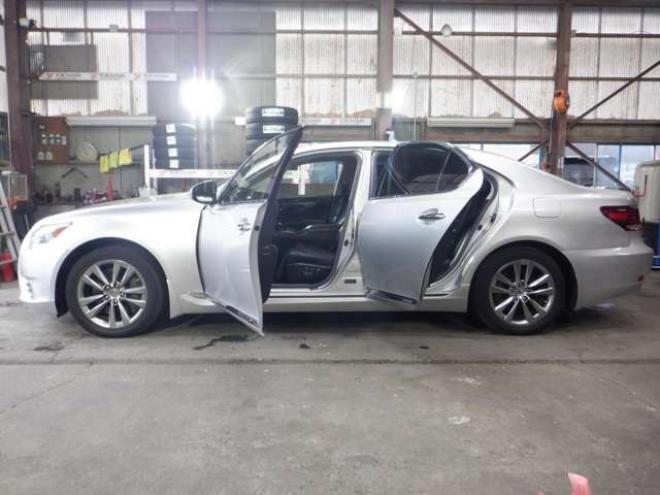 レクサスLSハイブリッド 600h バージョンC Iパッケージ 4WD　本州仕入　4WD　ナビ　TV　B/T　USB バックカメラ　ETC　クルコン　パワーシート　エアシート　シートヒーター&クーラー　黒革シート　パワーバックドア　全ドアイージークローザー　LEDヘッドライト　フォグ 5000