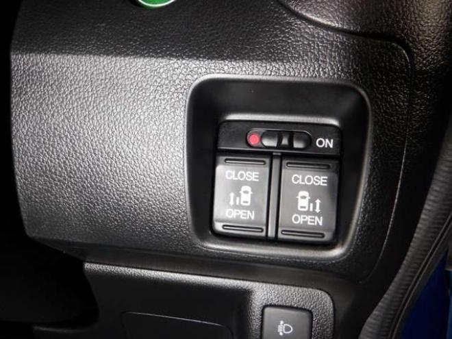 N-BOXG ターボLパッケージ 2トーンカラースタイル 4WD　ナビ・TV・Bカメラ・両側パワスラ・ETC 660