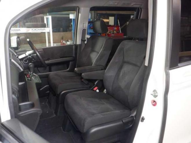 ステップワゴン2.0 スパーダ Z 4WD　ナビ・TV・Bカメラ・両側電動・スマートキー・HID・ETC・リアヒーター・パドルシフト・VSA・フルフラットシート・フォグランプ・純正AW・ステアリングスイッチ 2000