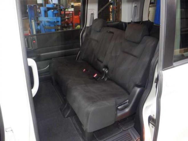 ステップワゴン2.0 スパーダ Z 4WD　ナビ・TV・Bカメラ・両側電動・スマートキー・HID・ETC・リアヒーター・パドルシフト・VSA・フルフラットシート・フォグランプ・純正AW・ステアリングスイッチ 2000