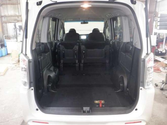 ステップワゴン2.0 スパーダ Z 4WD　ナビ・TV・Bカメラ・両側電動・スマートキー・HID・ETC・リアヒーター・パドルシフト・VSA・フルフラットシート・フォグランプ・純正AW・ステアリングスイッチ 2000