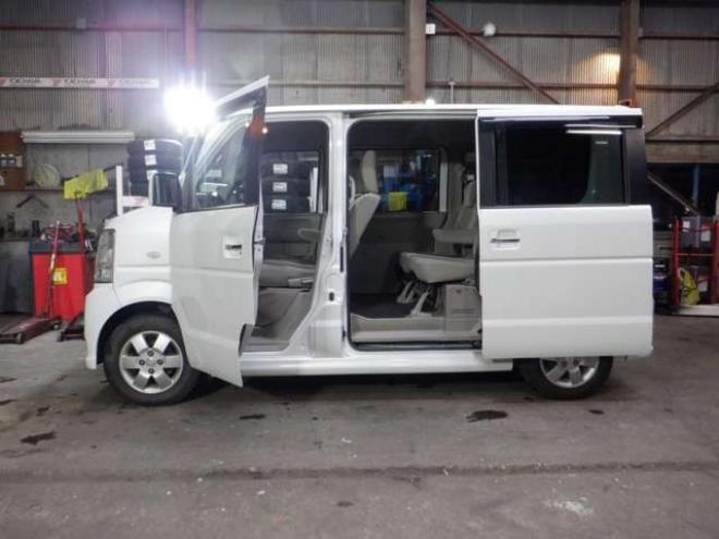 エブリィワゴン PZターボ ディスチャージヘッドランプ装着車 4WD　本州仕入・ナビ・TV・Bカメラ・パワスラ・シートヒーター・キーレス・HID・ETC・社外エンスタ・フォグランプ・オートエアコン・リアヒーター・電動格納・ドアバイザーDVD再生 660