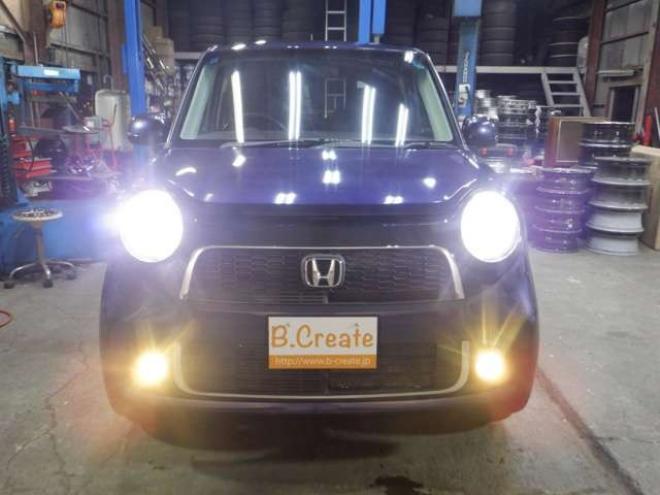 N-ONEプレミアム ツアラー 4WD　本州仕入・ナビ・TV・Bカメラ・スマートキー・プッシュスタート・HID・ターボ・フォグランプ・オートライト・オートエアコン・ベンチシート 660