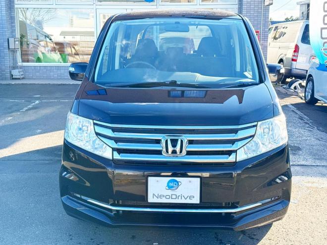 ステップワゴン2.0G Eセレクション 4WD 本州仕入　寒冷地仕様 純正ナビ　Bluetooth接続　後席モニター　パワースライド　アイドリングストップ　社外アルミ　横滑り防止　スマートキー　3列シート　タイミングチェーン車　バックカメラ　フルセグTV 4WD 2000 ５Dr