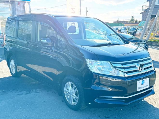 ステップワゴン2.0G Eセレクション 4WD 本州仕入　寒冷地仕様 純正ナビ　Bluetooth接続　後席モニター　パワースライド　アイドリングストップ　社外アルミ　横滑り防止　スマートキー　3列シート　タイミングチェーン車　バックカメラ　フルセグTV 4WD 2000 ５Dr