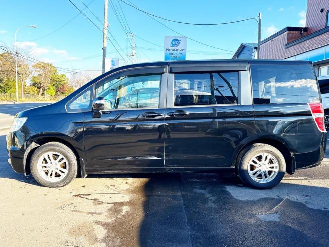 ステップワゴン2.0G Eセレクション 4WD 本州仕入　寒冷地仕様 純正ナビ　Bluetooth接続　後席モニター　パワースライド　アイドリングストップ　社外アルミ　横滑り防止　スマートキー　3列シート　タイミングチェーン車　バックカメラ　フルセグTV 4WD 2000 ５Dr