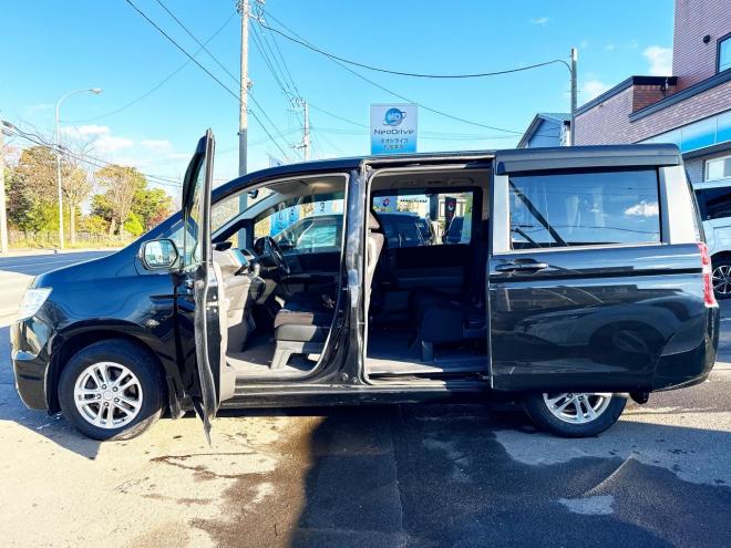 ステップワゴン2.0G Eセレクション 4WD 本州仕入　寒冷地仕様 純正ナビ　Bluetooth接続　後席モニター　パワースライド　アイドリングストップ　社外アルミ　横滑り防止　スマートキー　3列シート　タイミングチェーン車　バックカメラ　フルセグTV 4WD 2000 ５Dr