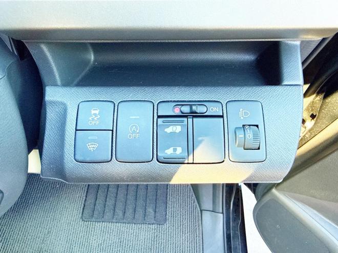 ステップワゴン2.0G Eセレクション 4WD 本州仕入　寒冷地仕様 純正ナビ　Bluetooth接続　後席モニター　パワースライド　アイドリングストップ　社外アルミ　横滑り防止　スマートキー　3列シート　タイミングチェーン車　バックカメラ　フルセグTV 4WD 2000 ５Dr